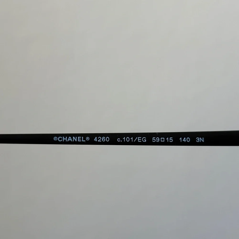 Chanel sunglasses 4260, pilot style, like new